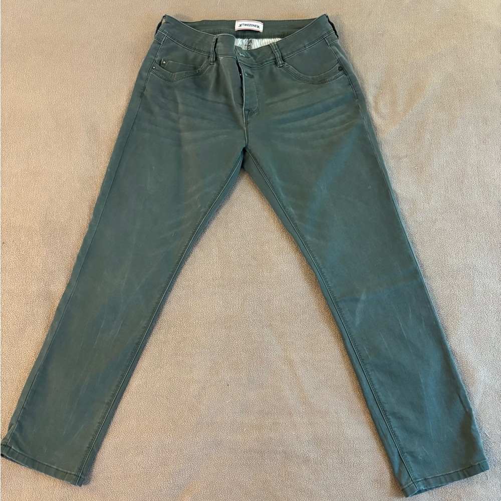 Like New Beautiful Woman Green Jeans